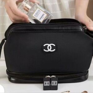 CHANEL Black Double-Compartment Travel Cosmetic Pouch with CC Emblem(GWP)💗💗💗